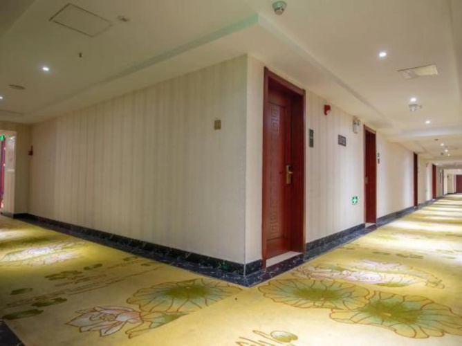 Qinyuan Holiday Hotel