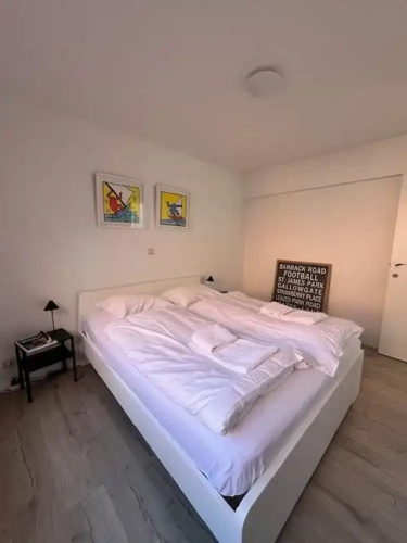Huswell - Bright Beach Retreat With Balcony