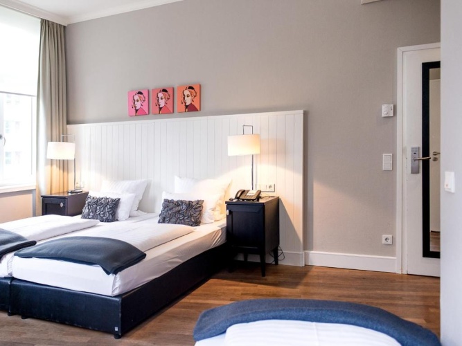 Standard Triple room