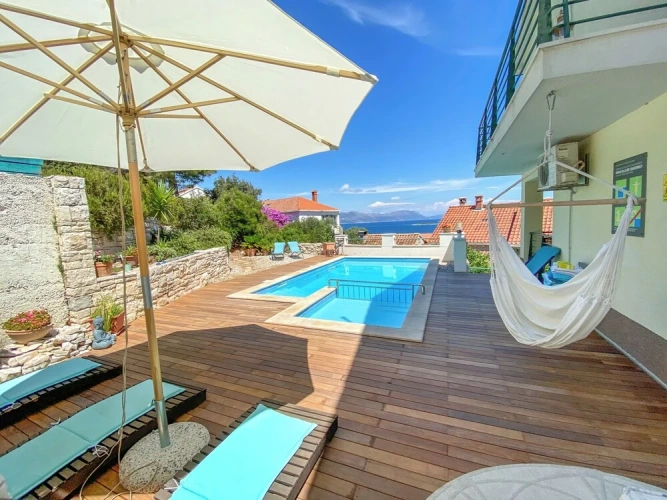 2 Bedrooms Family Apartment with sea view
