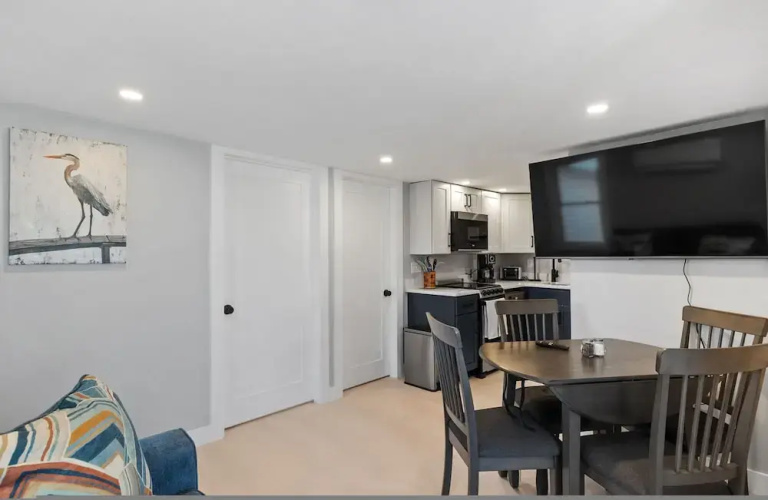 Modern Condo Perfect For Winter Rental