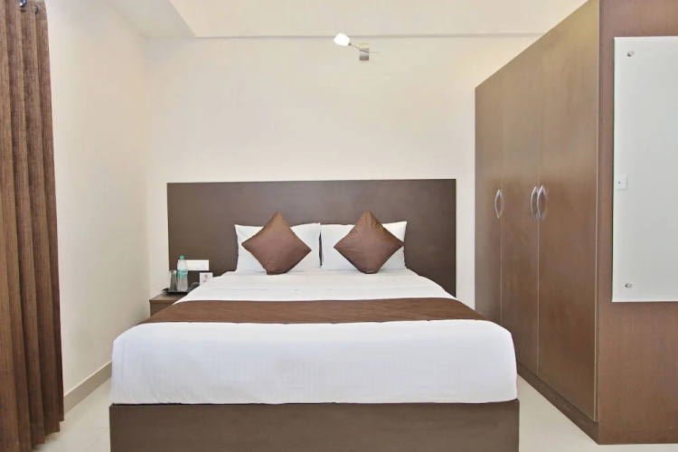 OYO 9931 Hotel Bali Square