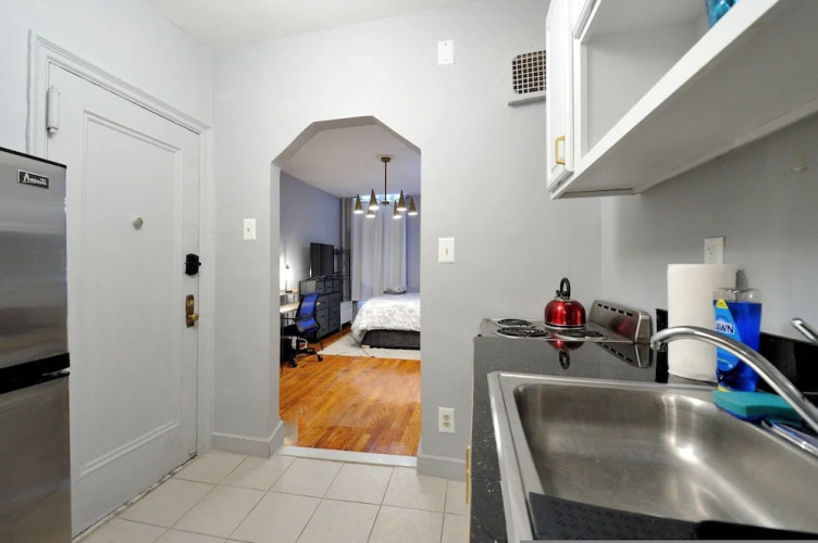 Spacious Upper East Side Studio