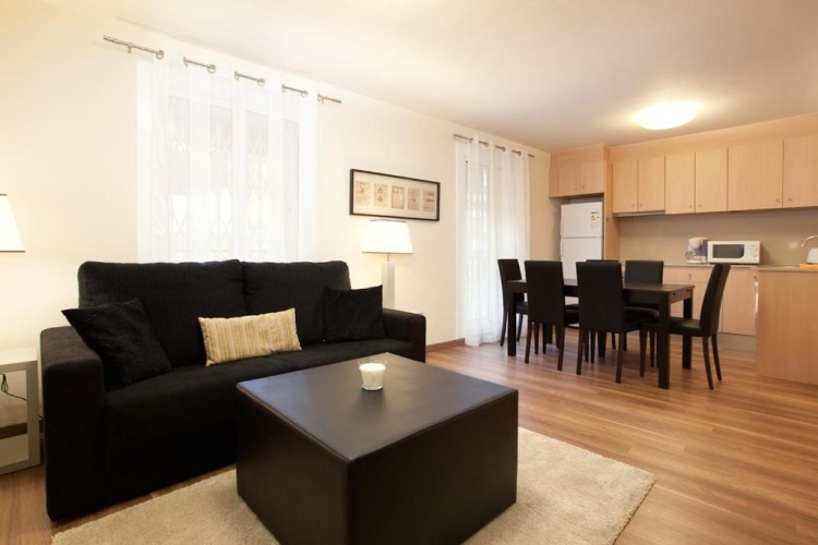 2 Bedrooms Apartment