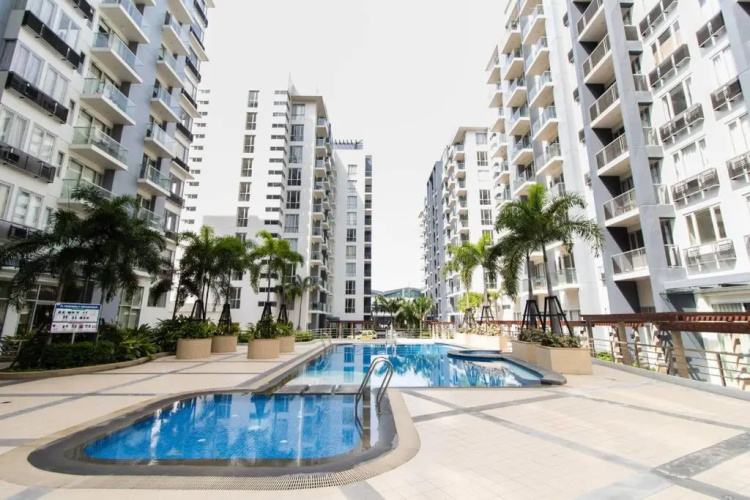 Palm Tree Condos across NAIA3 by Beth