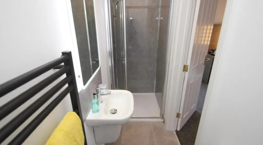 Guest Rooms @ 128