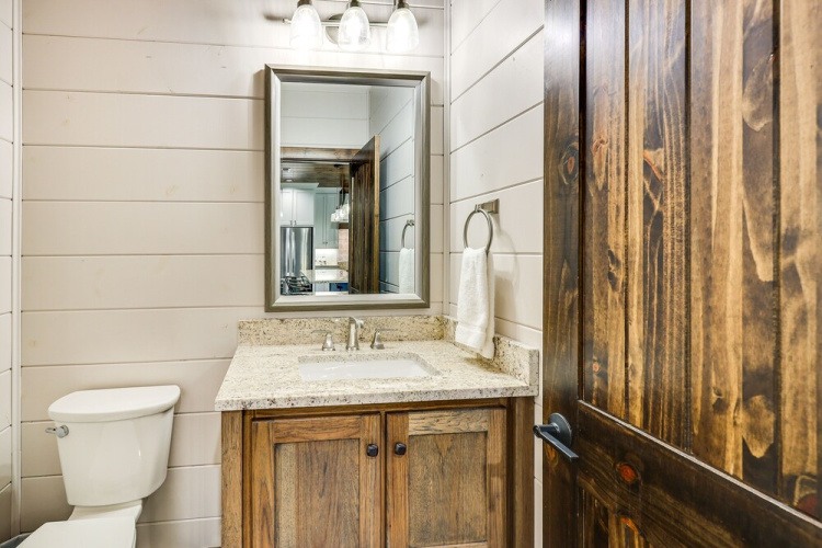 Cozy Cabin w/ Hot Tub ~ 5 Mi to Broken Bow Lake
