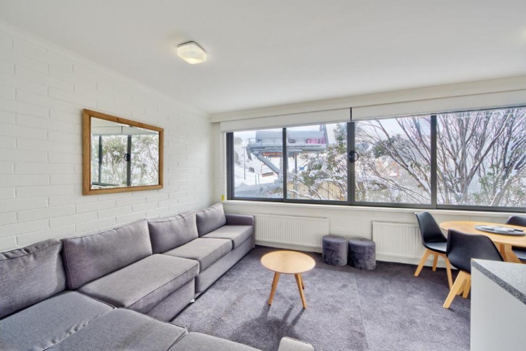 2 Bedrooms Apartment