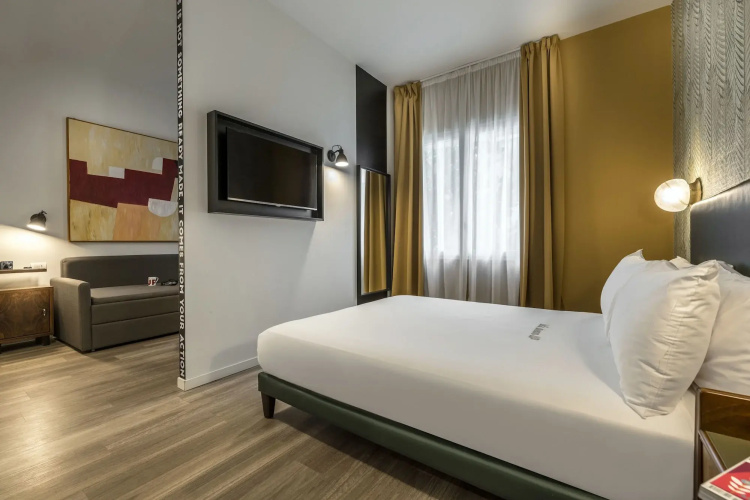 Up Hotel