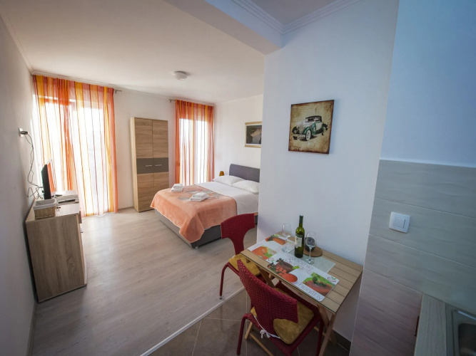 Studio apartment Mar - with view: SA3-Red Split, Riviera Split