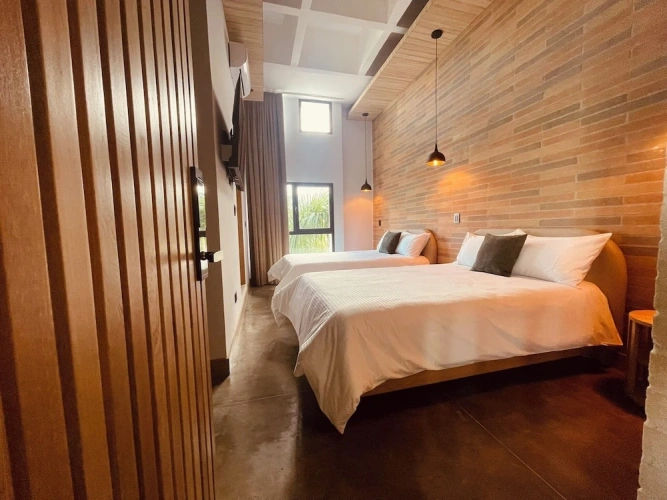 Deluxe Quadruple room with city view