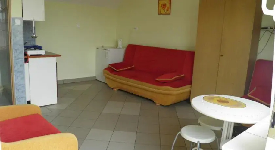 Dzika Róża Pokoje Gościnne w Karwi