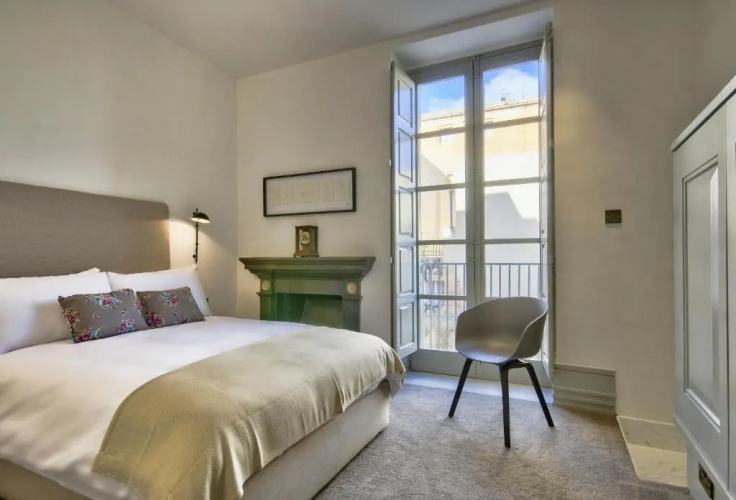 10 Strait Street Apartments