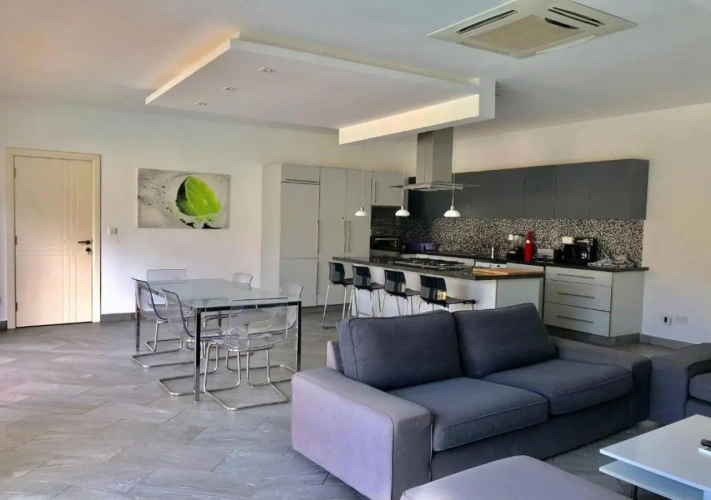 2 Bedrooms Villa
