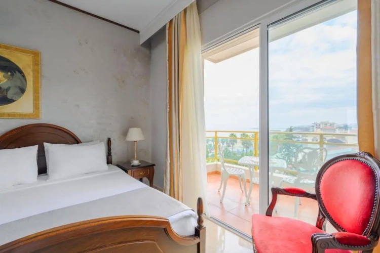 Standard Double room with side sea view