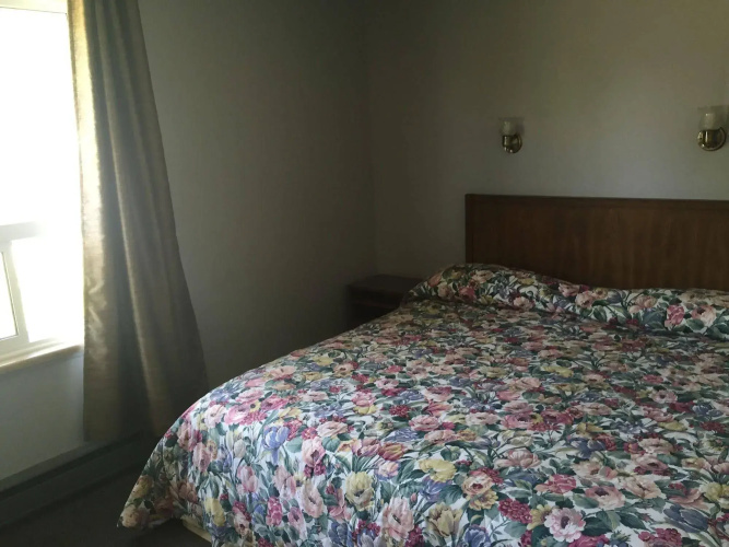 Pleasant Manor Motel