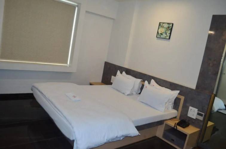 Hotel O2 , Sangli