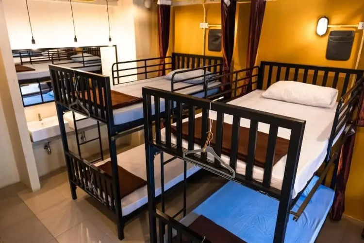 Krabi Freedom Hostel And Bar