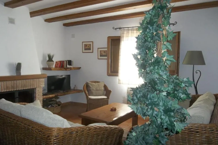 4 Bedrooms Cottage
