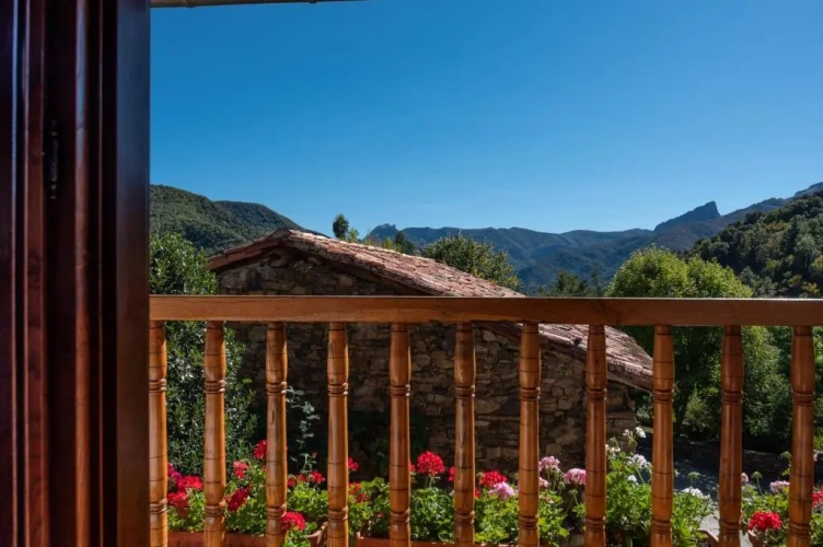 Villa with garden view