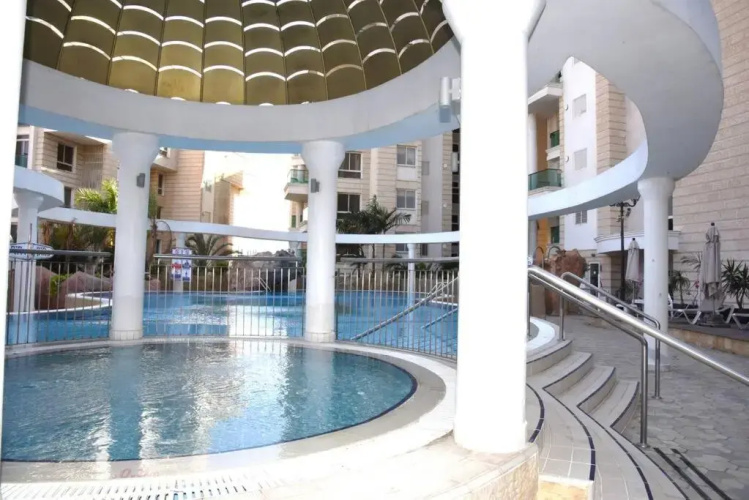 Sunny 3BR Apartment Golf Residence