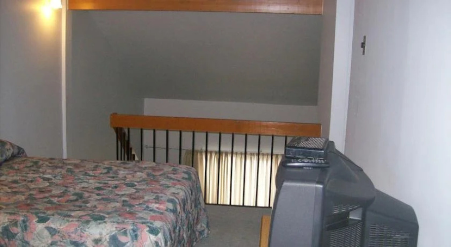 Aurora Inn