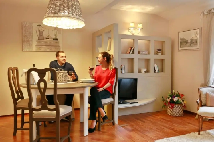 2 Bedrooms Apartment