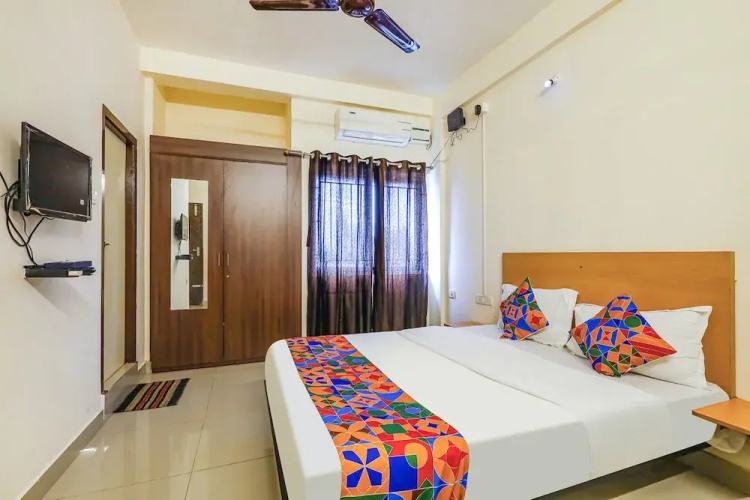FabHotel Tristar Residency
