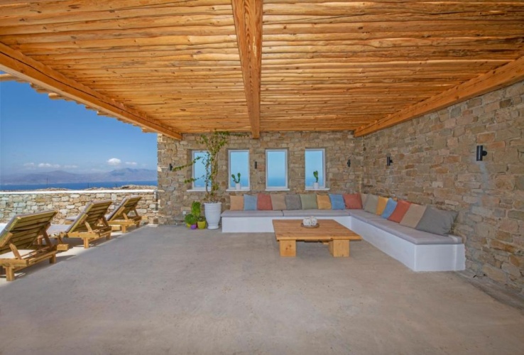 2 Bedrooms Villa
