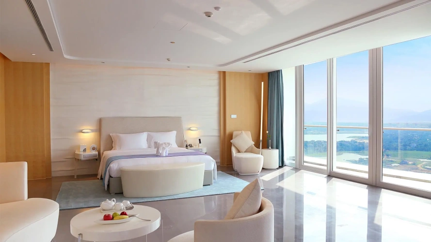 Royal Suite with lake view