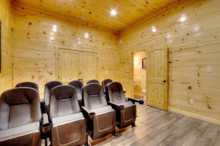 5 Bedrooms Cottage