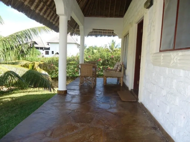 2 Bedrooms Cottage beachfront
