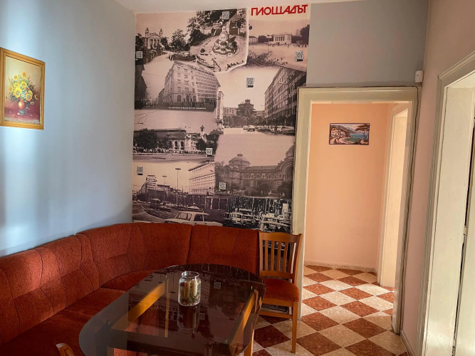 Fantastic 2 Bedroom Apartment - Top Center