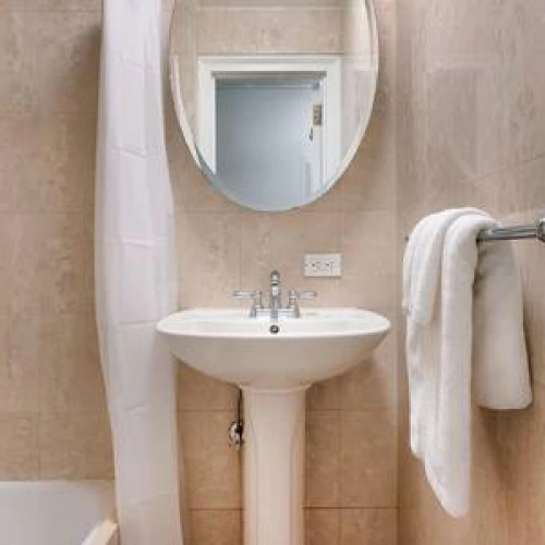 73-201 New 1BR 1bth UWS Doorman Gym