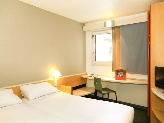 ibis Orange Centre Echangeur A7 A9