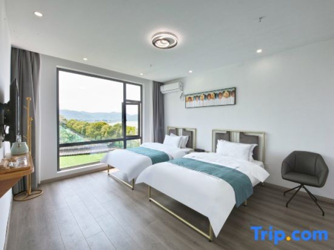 Family Suite with lake view