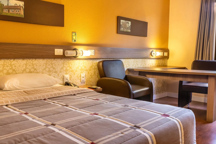 dec 10 hotel