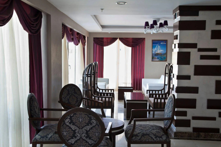Adella Side Hotel