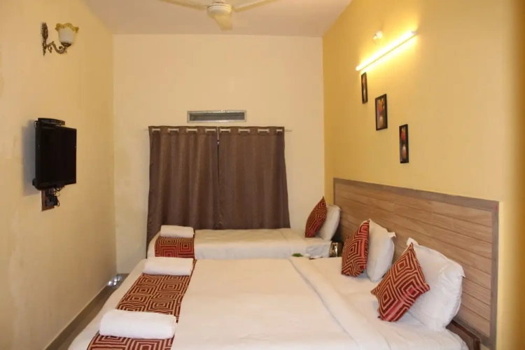 Standard Triple room
