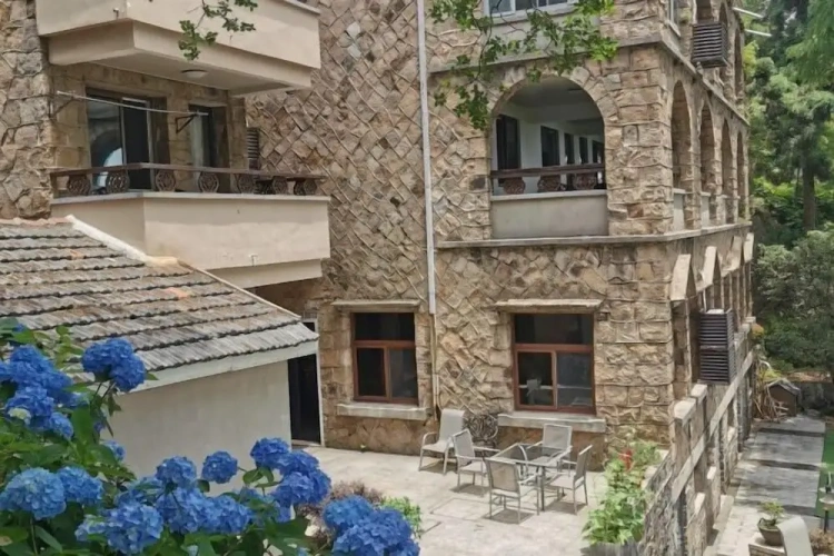 Qiye Shuxia Hotel