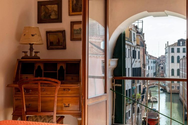 Ca’ Cappello Venetian Apartment M02074212072
