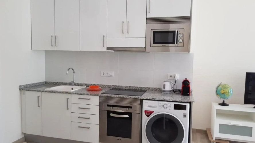 Spacious studio apartment in Cabanyal