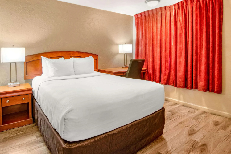 Econo Lodge  Inn & Suites Durango