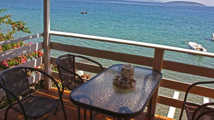 Poseidon Apartments