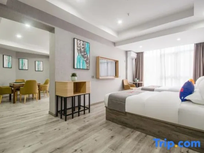 Deluxe Suite