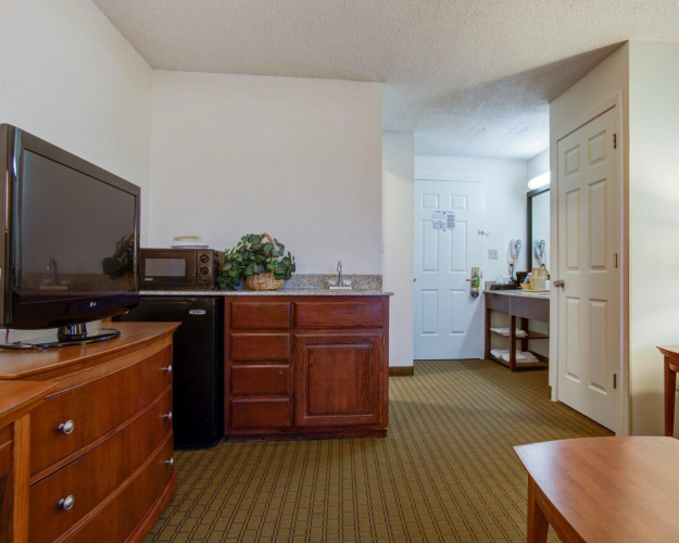 Quality Inn Ada near University