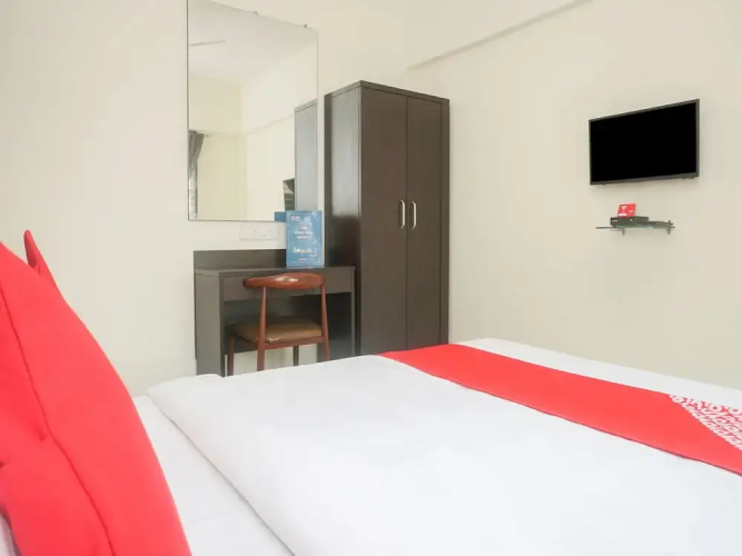 OYO 16570 I Suite