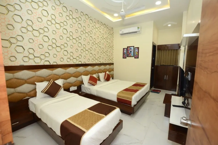 Standard Triple room