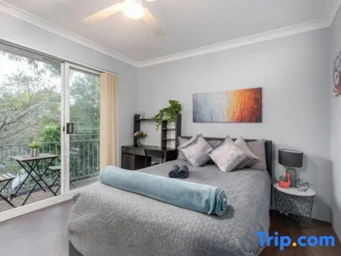 Bright & Cozy Rooms – Easy Access to Train & Olympic Park