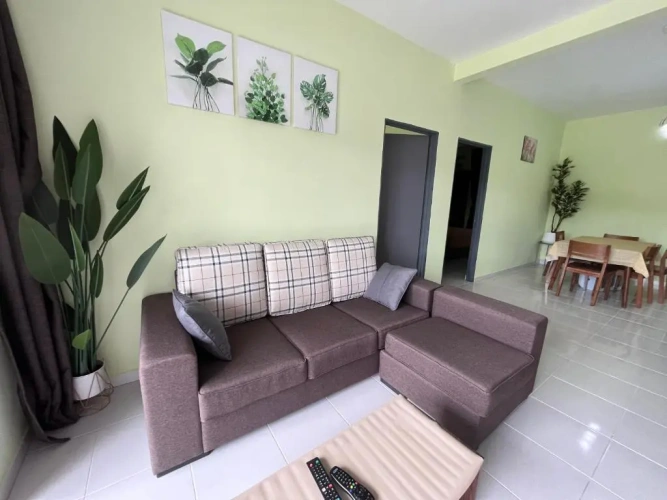 3 Bedrooms Apartment